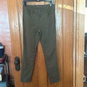 Prana dark green skinny leg pants w short inseam - size 10